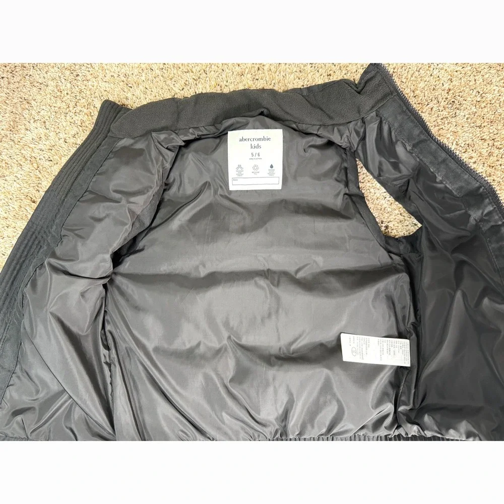 Abercrombie Kids Black Puffer Vest Wind Water Resistant Recycled‎ Fill Size 5/6